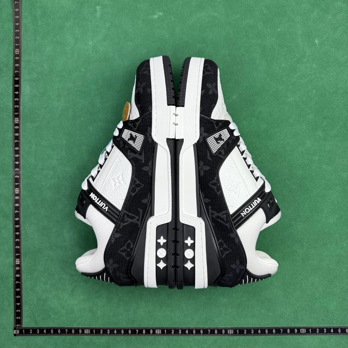 LV/PRADA TT 2 皮革系带浮雕低帮时尚板鞋