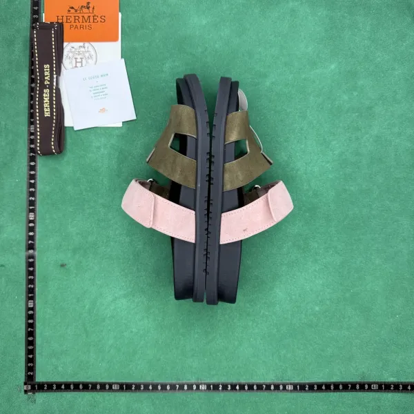 Hermès Oran Sandals Camel and Black Leather Sandals - 4
