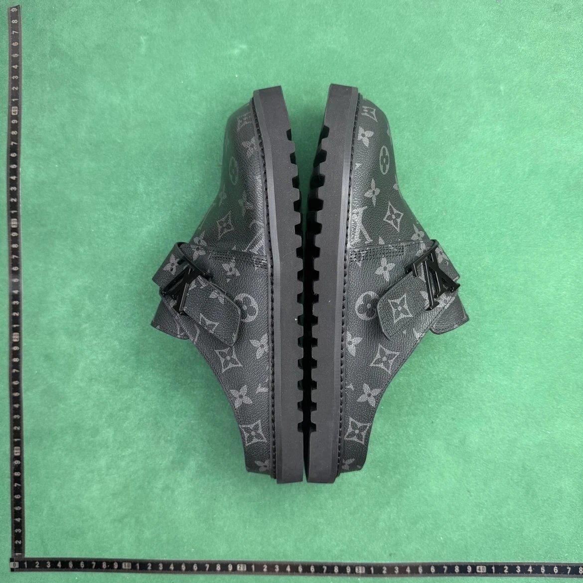 No. 10 black and gray