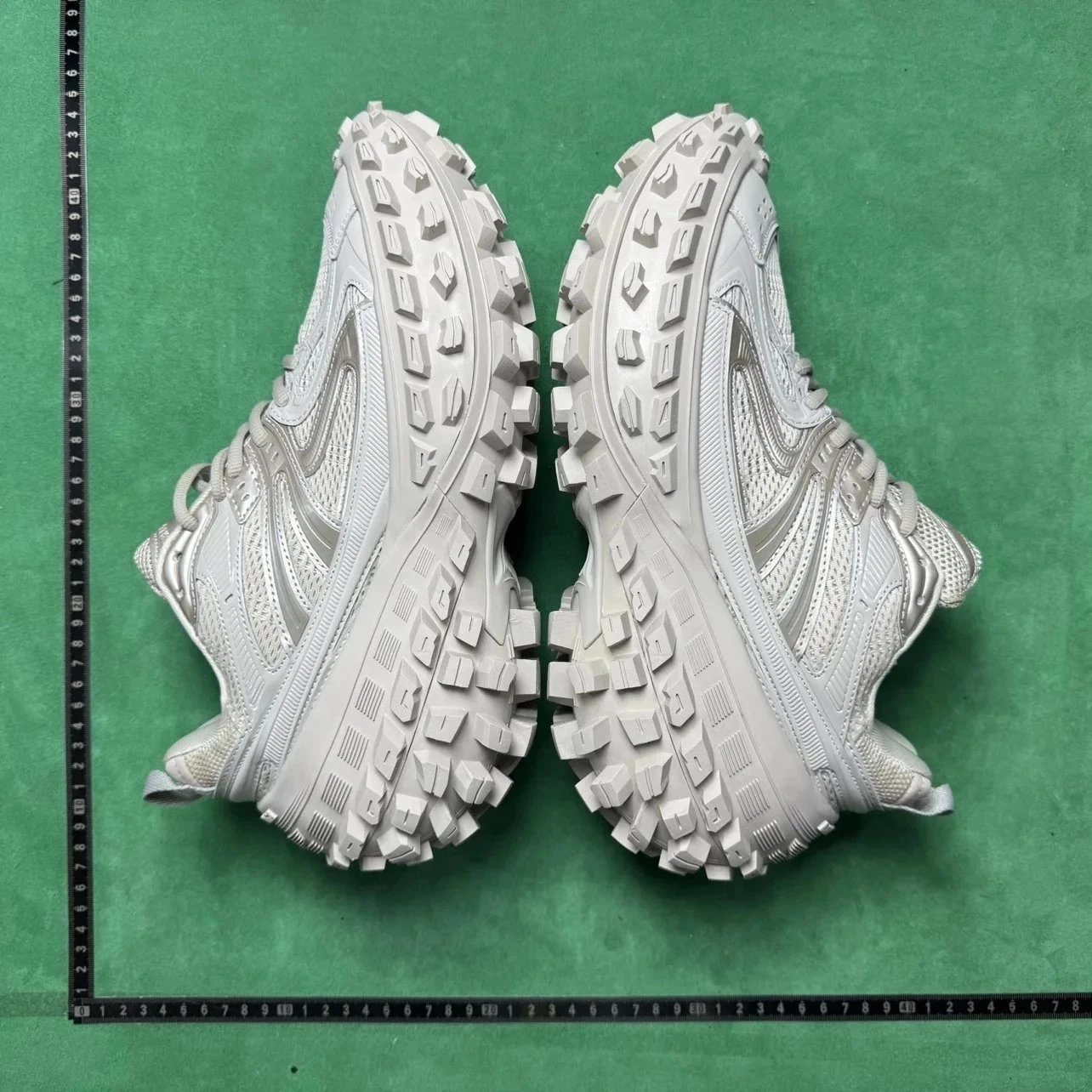 Off-white RA69700