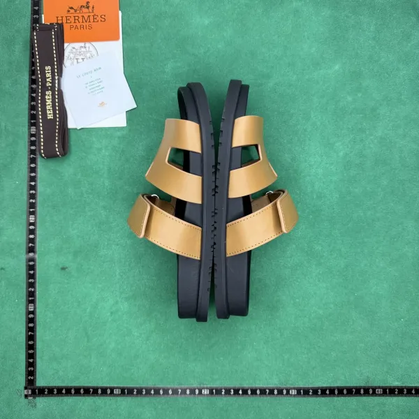 Hermès Oran Sandals Camel and Black Leather Sandals - 5