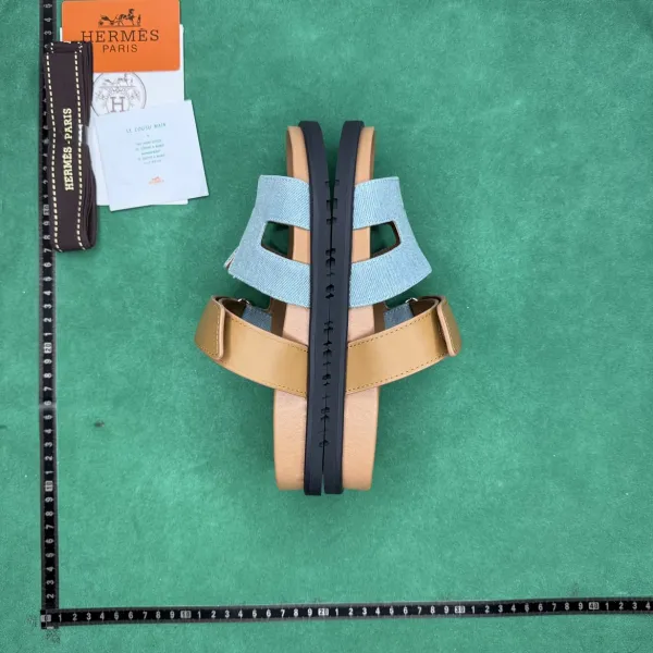Hermès Oran Sandals Camel and Black Leather Sandals - 3