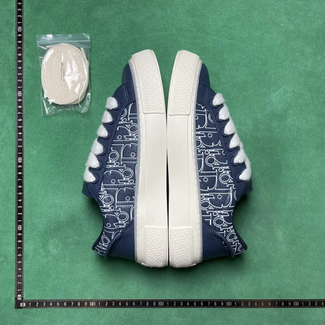 Dior Sneakers B33 Low-Top Lace-Up with Oblique Motif product detail image 2