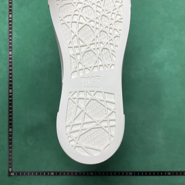Dior Sneakers B33 Low-Top Lace-Up with Oblique Motif product detail image 22