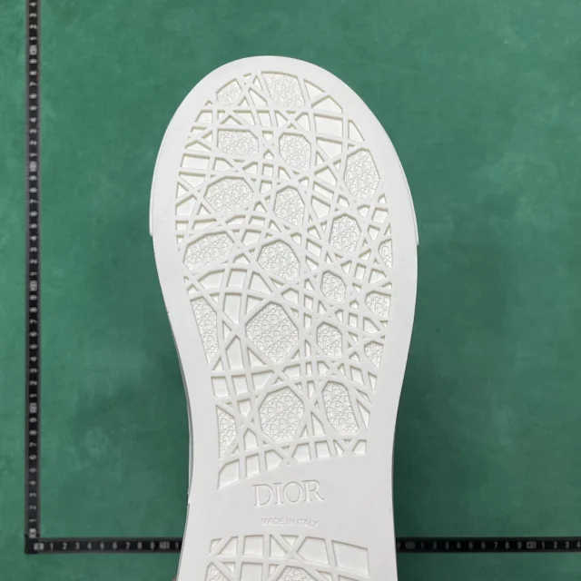 Dior Sneakers B33 Low-Top Lace-Up with Oblique Motif product detail image 21