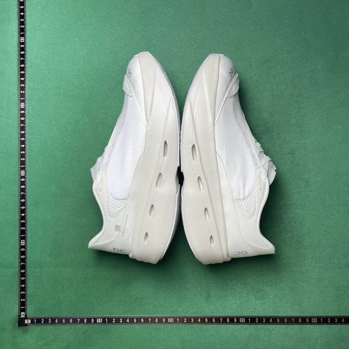 On CloudTec Running Shoes-009281