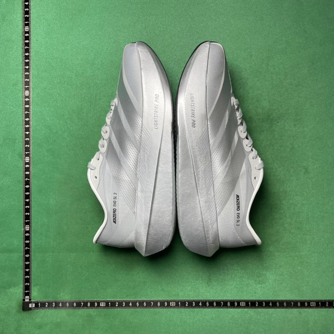 COMFORTABLE FABRIC ENHANCED LOW-TOP RUNNING