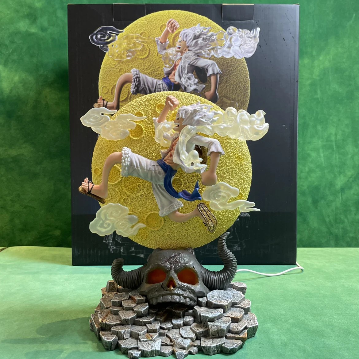 Statue Figure with Night Light-008704