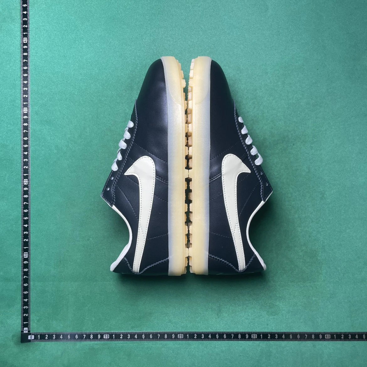 FASHIONABLE AND COMFORTABLE CASUAL SHOES