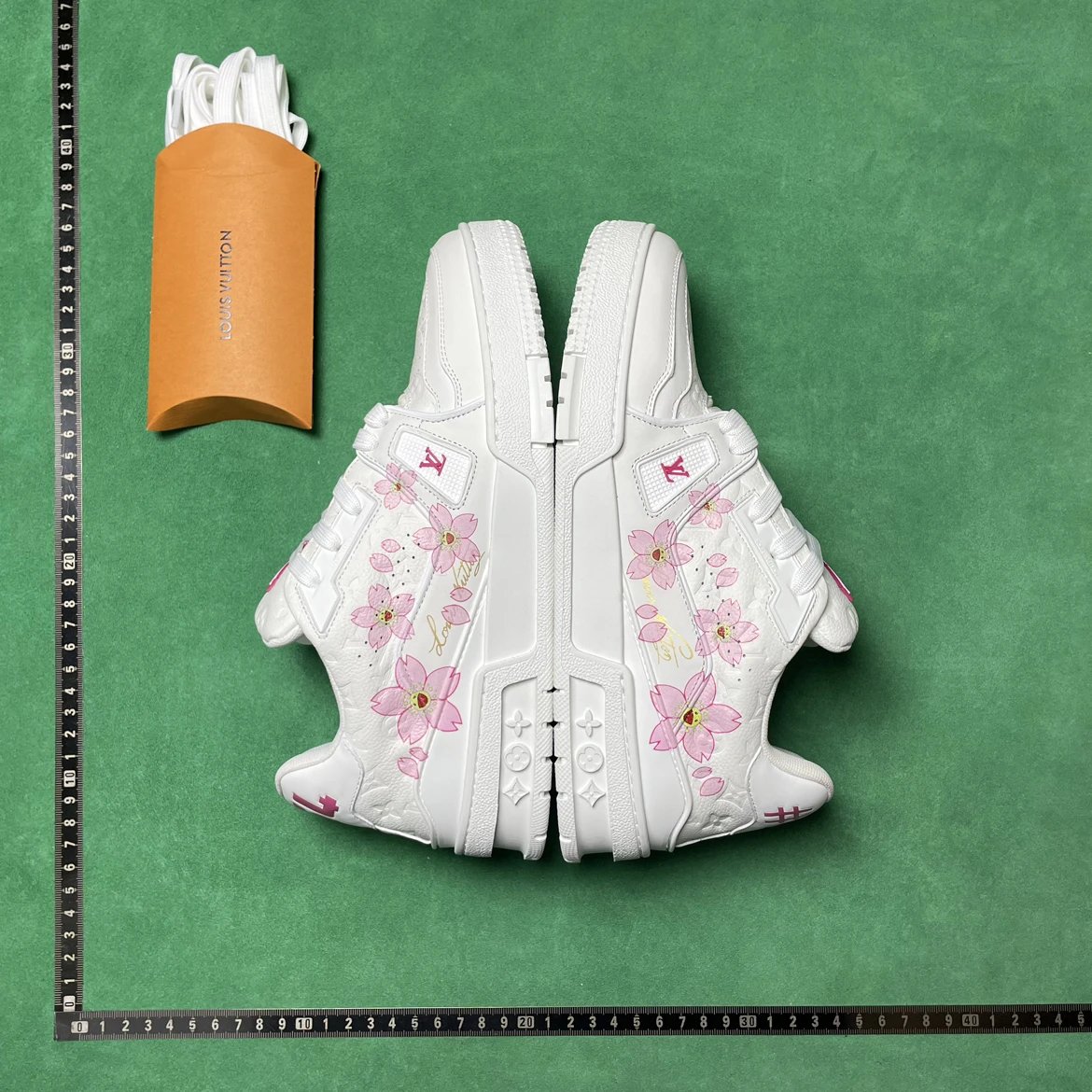 Louis Vuitton LV Trainer Sneakers-009740
