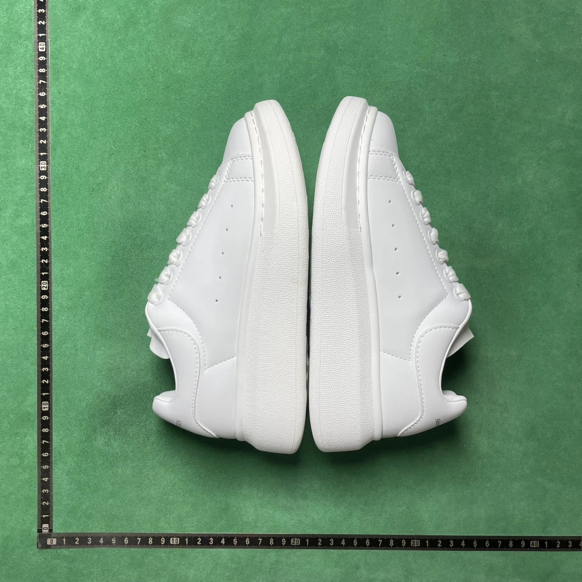 B0D Cow Leather Soft Comfortable Stylish Low-Top Board Shoes