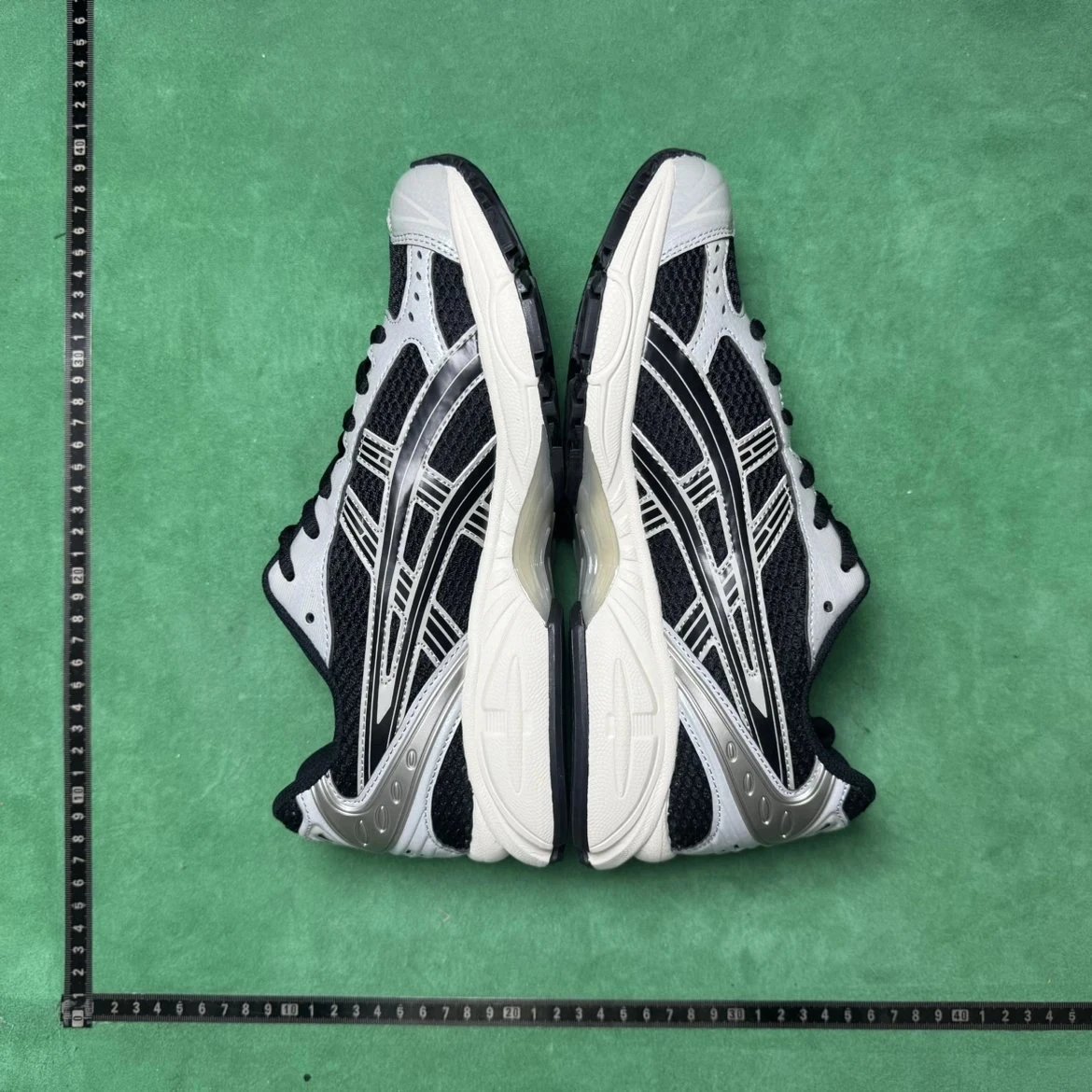 Size 6 Black White A537-020