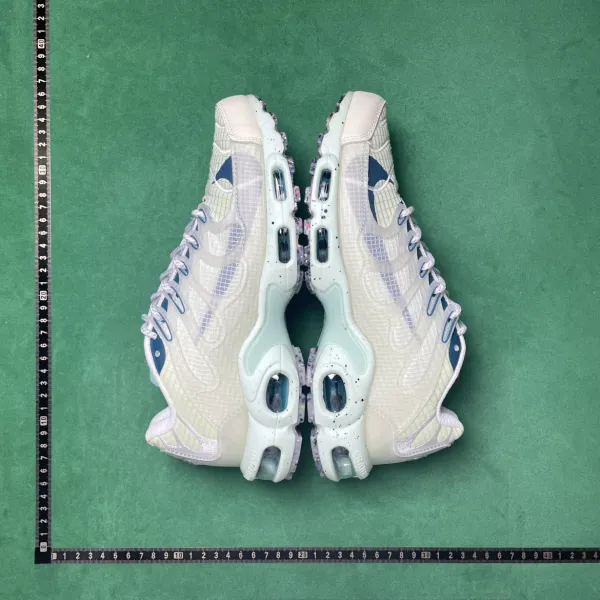 Nike Air Max Plus White Navy Speckled Sneakers - 10
