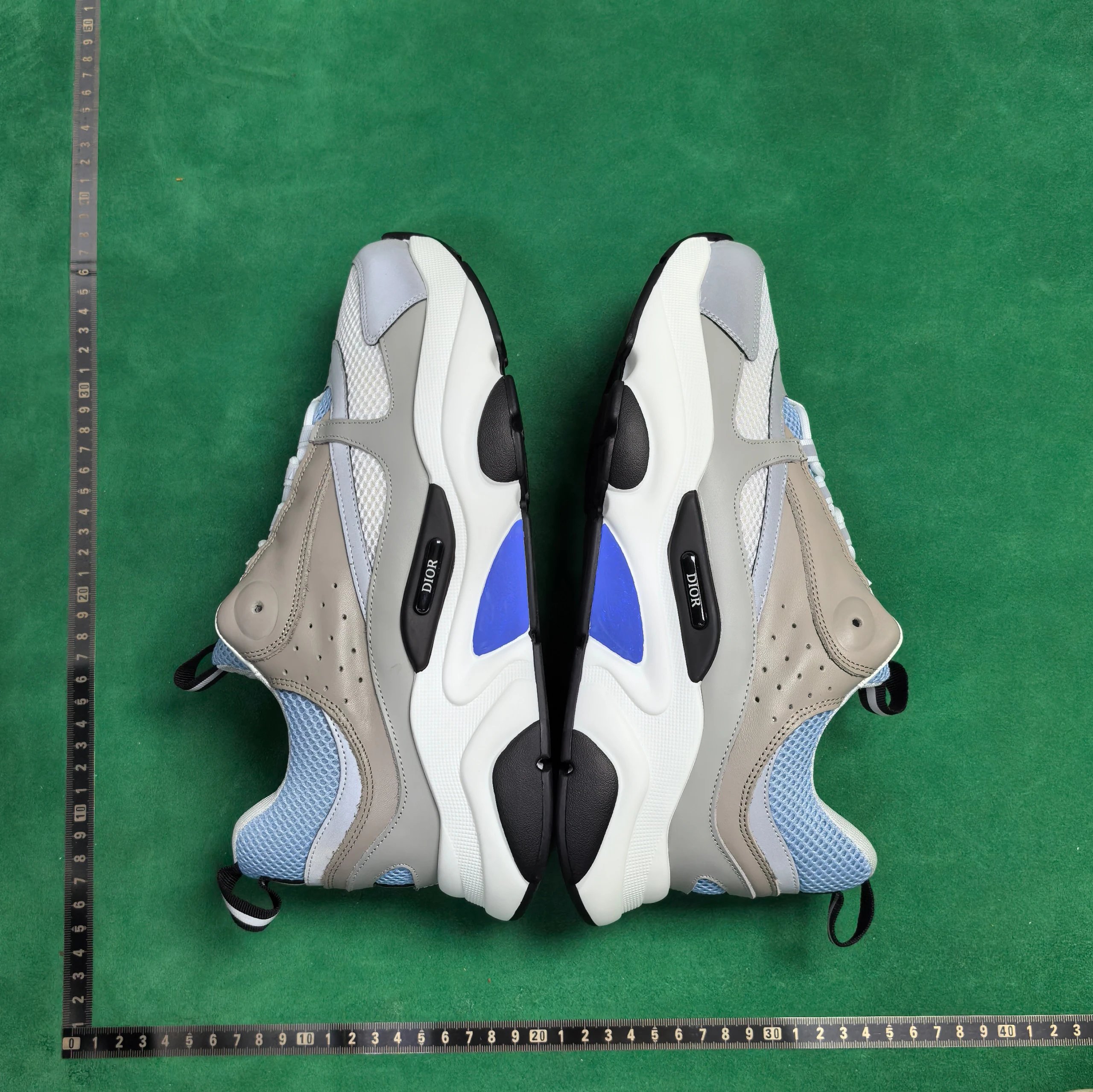 No. 10 White, Gray, and Blue H865