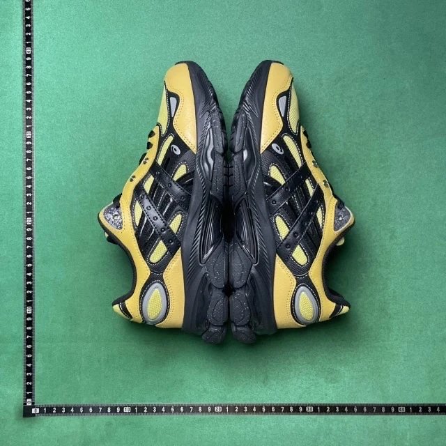 6 yellow and black 1203 A 896-750