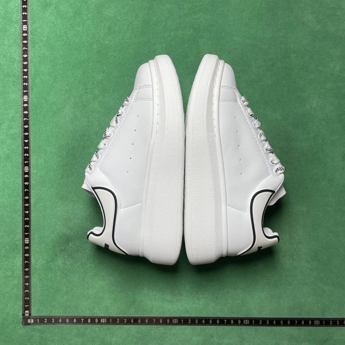 B0D Cow Leather Soft Comfortable Stylish Low-Top Board Shoes