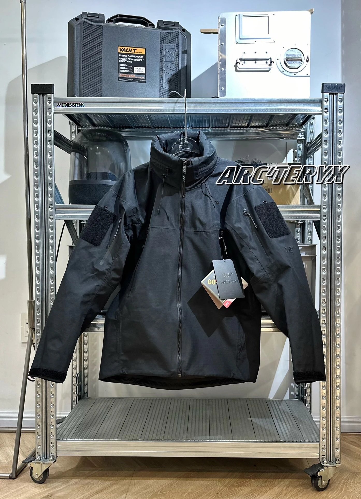 Packable Windbreaker Hooded 2-in-1