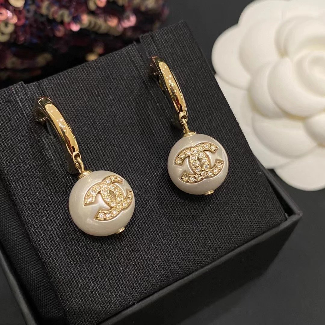 [Fragrance] C family 22S new pearl circle round ball round bean double C stud earrings