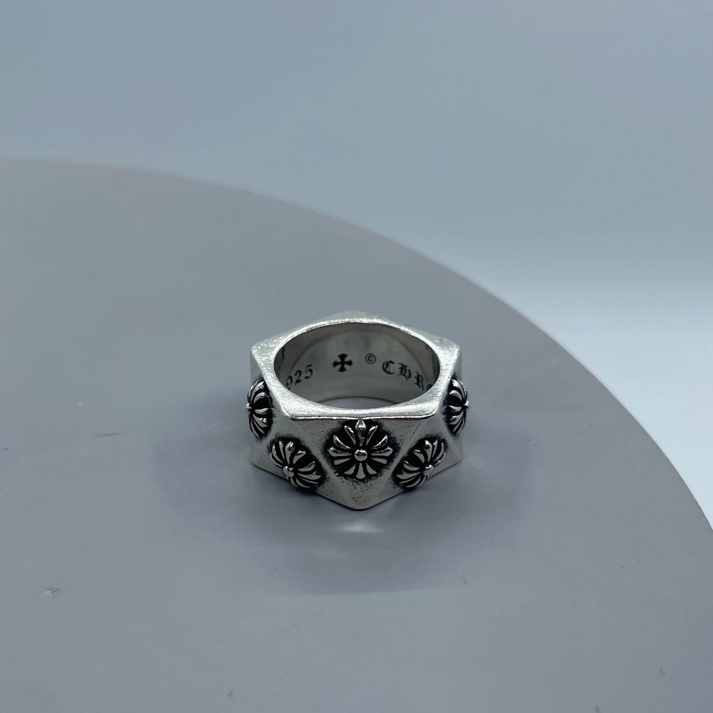 Diamond cross flower