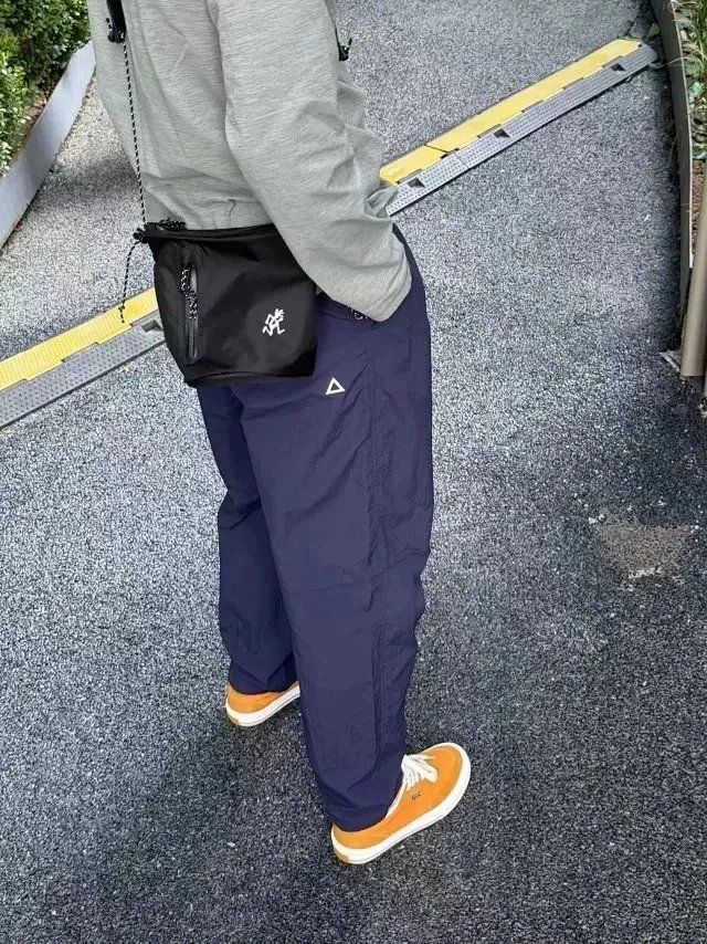 Casual straight-leg relaxed fit trousers