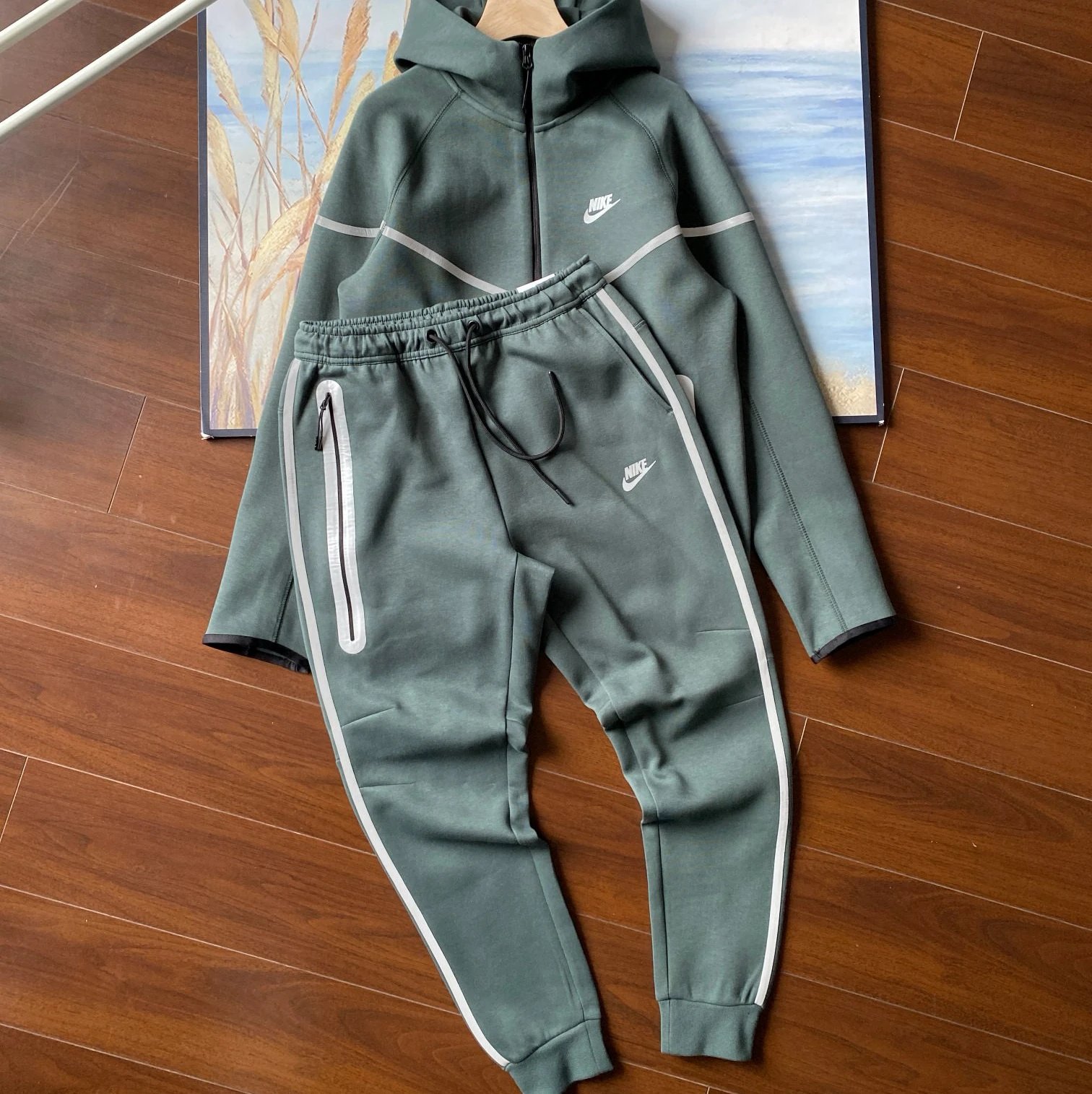 dark green
