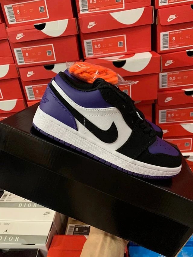 特价现货aj1低帮镭射紫罗兰花姑娘情人节篮球鞋真标二层AJ1黑紫脚黑黄趾扣碎北卡蓝芝加哥小闪电时尚男女鞋情侣休闲运动板鞋 10