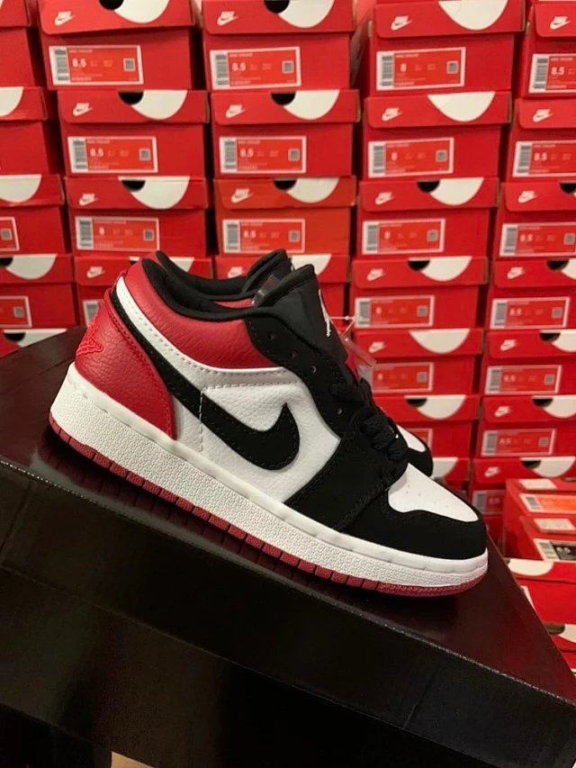 特价现货aj1低帮镭射紫罗兰花姑娘情人节篮球鞋真标二层AJ1黑紫脚黑黄趾扣碎北卡蓝芝加哥小闪电时尚男女鞋情侣休闲运动板鞋 9