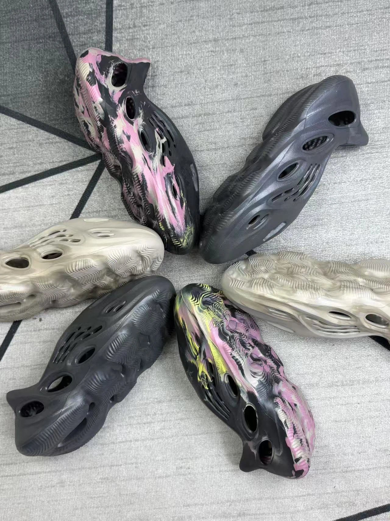 【Stock Updated Clearance Sale Pure Original Version OEM by Guangzhou Factory】Yeezy Crocs Clogs High Elasticity EVA Foam One-Piece Sole Essential Summer Style Holiday Outdoor Travel Sandals Slip-Ons Unisex Slippers Soft Packaging with Reinforced Box Shipping
