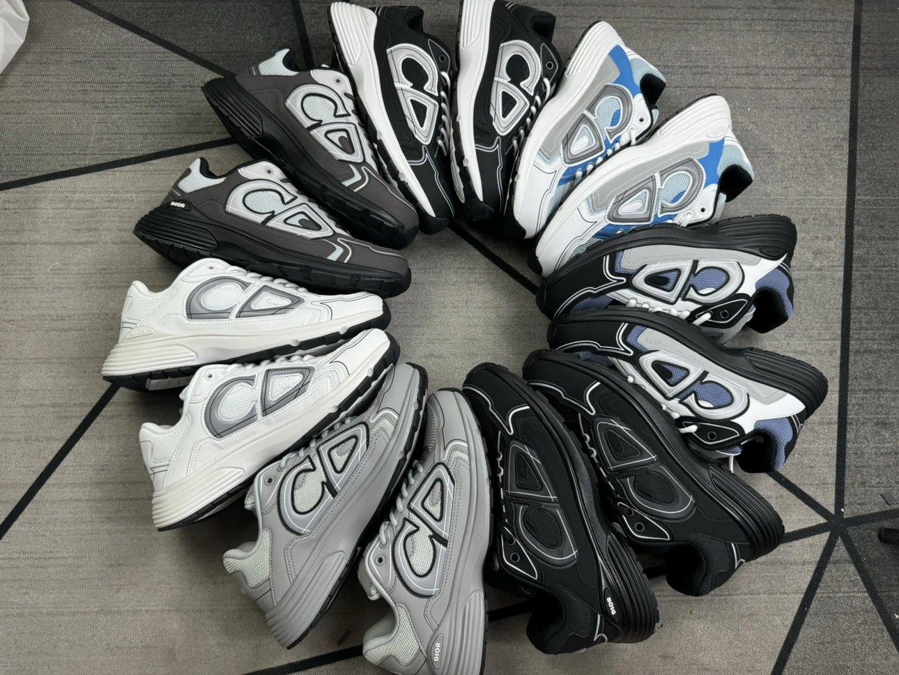 Factory New Arrival, Ready Stock Stable Supply, Combined Sole, Pure Original Version, Original Camera Shot. Export Order Dior B30 CD Shoes, Mesh Fabric, 3M Reflective Logo, Minimalist Comfort Casual Sneakers for Men