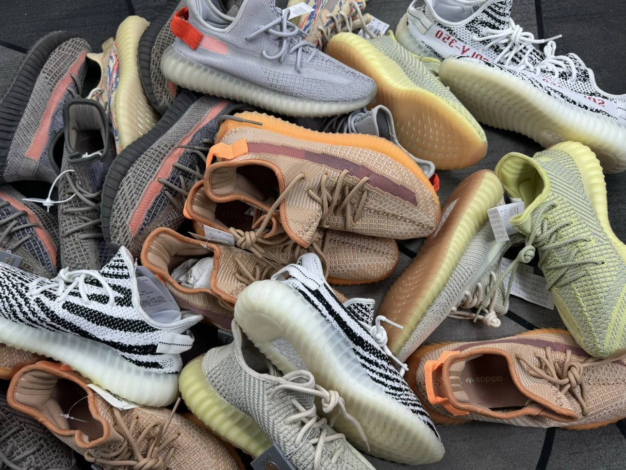 【Hot Restock - New Arrival Clearance/Mystery Box Lucky Bag Self-Size Selection Random Color/Basf Real Boost Yeezy 350/Original Box】Multiple Colorways, High Translucency, Kanye, Casual Sports Running Shoes, Men's & Women's Shoes, Full Sizes Limited, Half Sizes Available