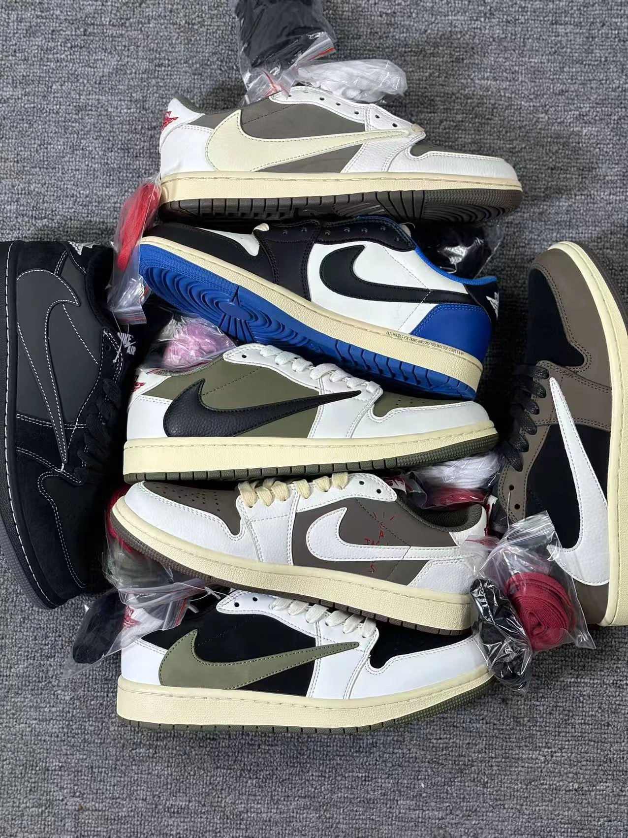 [Clearance Sale Limited Sizes | Pure Original P Version | Waxed Laces | Adhesive Backing | Full Accessories] Brand New Original Box Stock Limited Quantities Travis Scott x Jordan Air Jordan 1 Low Top-Grain Suede Built-in Air Cushion Low-Top Reverse Swoosh EVA