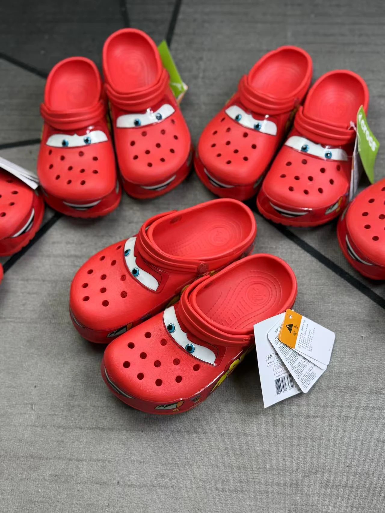【B-Stock Sale / Bulk Supply / Cars Design】Soft Packaging with Reinforced Box Shipping - Slippers, Beach Sandals, Closed-Toe Shoes, Crocs Class Clog "Lightning McQueen" - Casual Comfort, Clogs, Essential for Home & Outdoors, Unisex