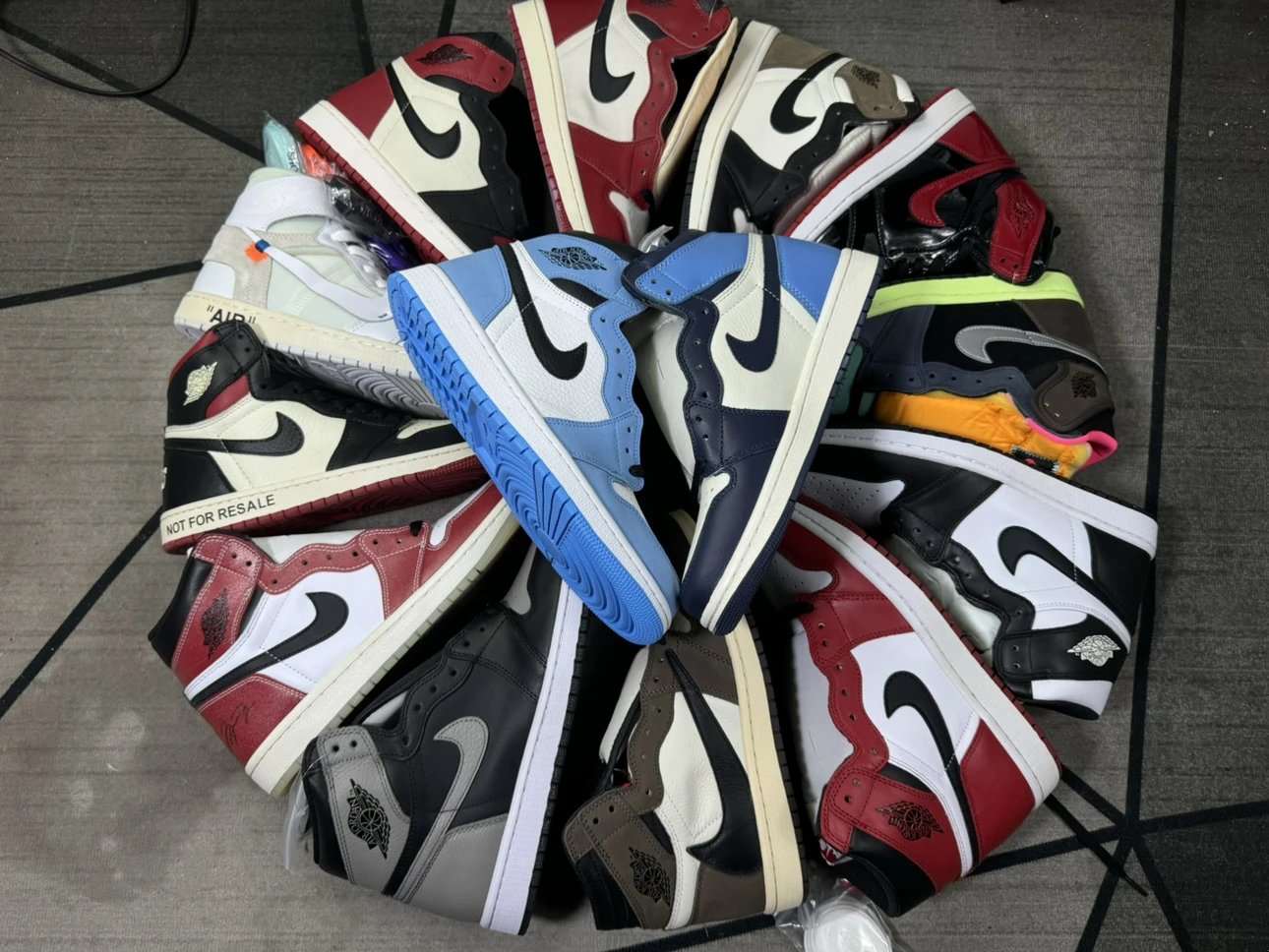 【 Factory cash out partial broken size Dongguan goods version high version 】 Air AJ1 low high top, full layer leather, full rubber, small waist, real label, real air cushion, brand new original box, couple's shoes, men's and women's shoes, basketball shoes, sports shoes, casual shoes