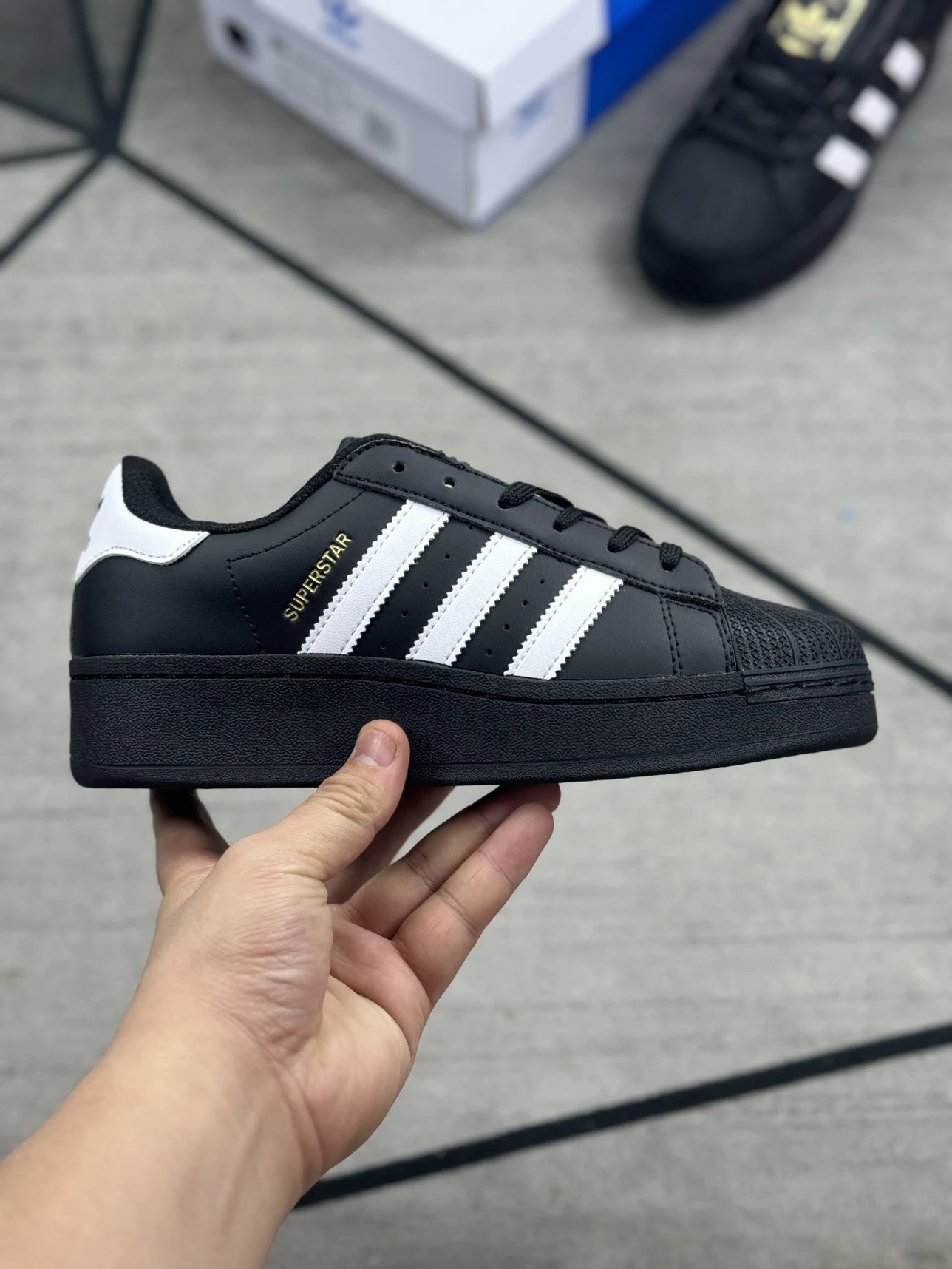 Shell Toe Platform Low Top Skate Shoe