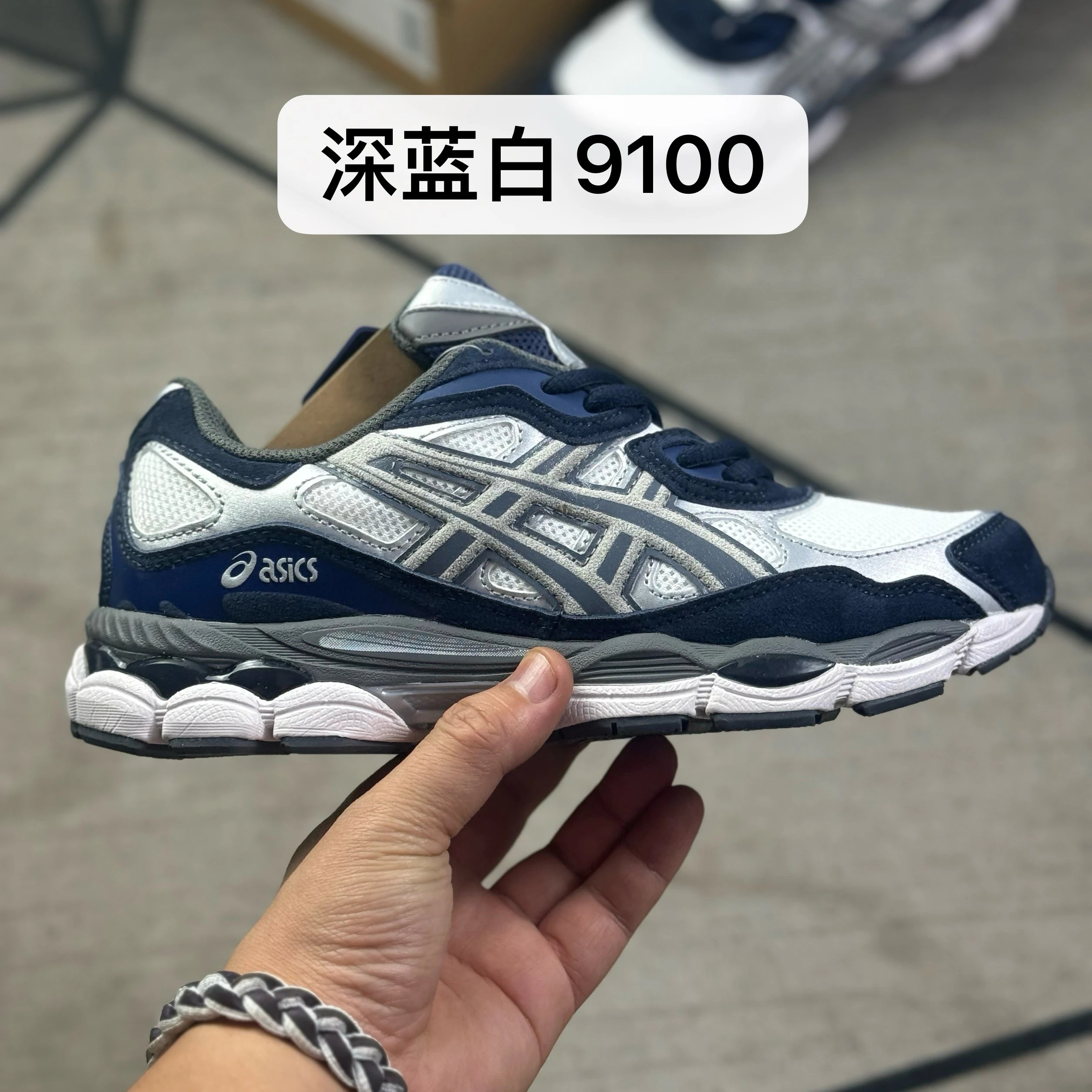 Navy White 9100