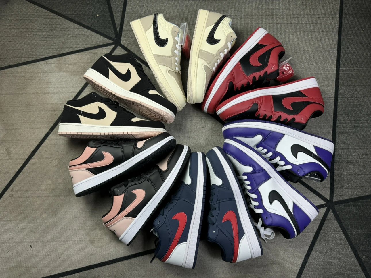 【 Double Eleven Special Offer/New Shipment/Factory Direct Supply 】 Brand New Original Box AJ1 Low Top Two Layer Company Grade Cost Effective Original 1:1 Crafted Sea Glass Insole Back Adhesive Midsole Perfect Thread Couple's Casual Shoes Board Shoes Sports Shoes