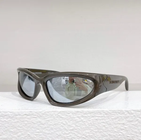 Balenciaga Oversized Sporty Sunglasses Gray - 1