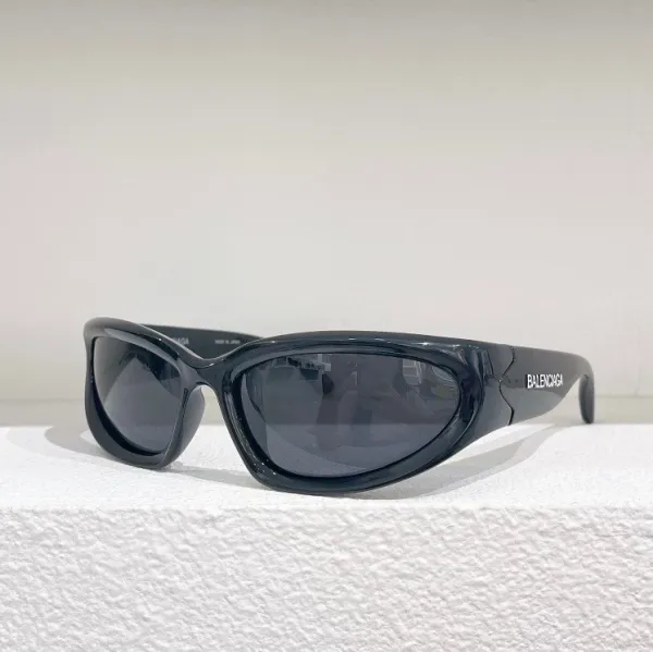 Balenciaga Oversized Cat-Eye Sunglasses Black - 1