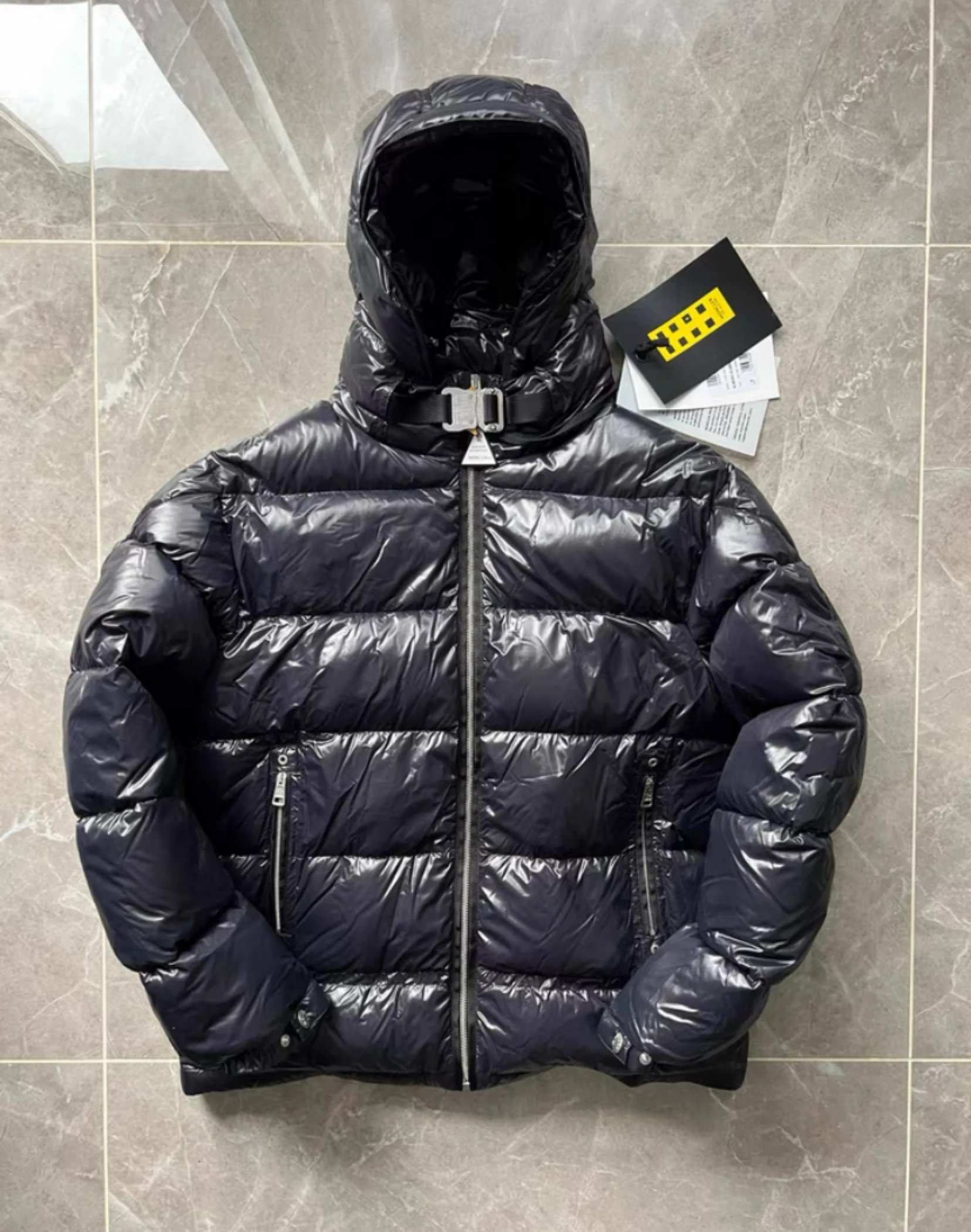 (In stock) Alyx Mongolian Buckle Joint Alyx 2021fw Black Lacquer Leather Functional Down Jacket Genius 1017 ALYX 9SM Pork Rib Down Jacket 1000 Canopy Goose Down in Stock!