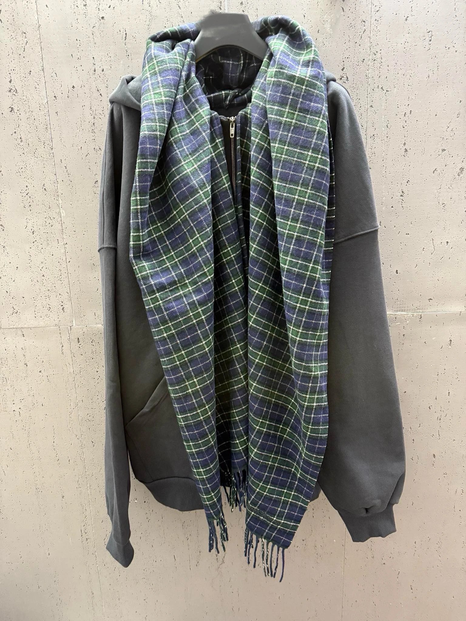 (In Stock) Independent BAL24FW New Style Faux Two-Piece Jacket Coat, Runway Plaid Scarf Hoodie Sweatshirt Coat, Two-in-One, Plaid Scarf with Double Sleeves Hooded Sweatshirt
