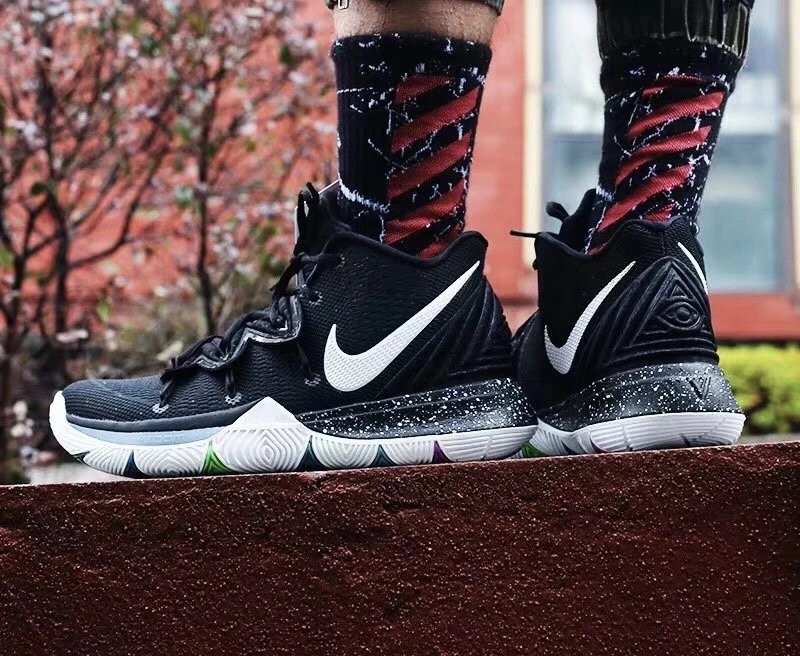Irving 5 Basketball Shoe