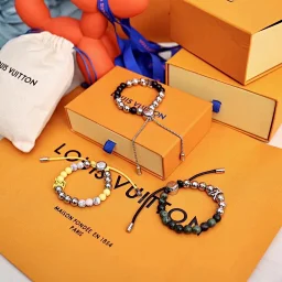 thumbnail for 新款 亮面银黑珠子手链 手链和色调的多元融合 配齐全套包装