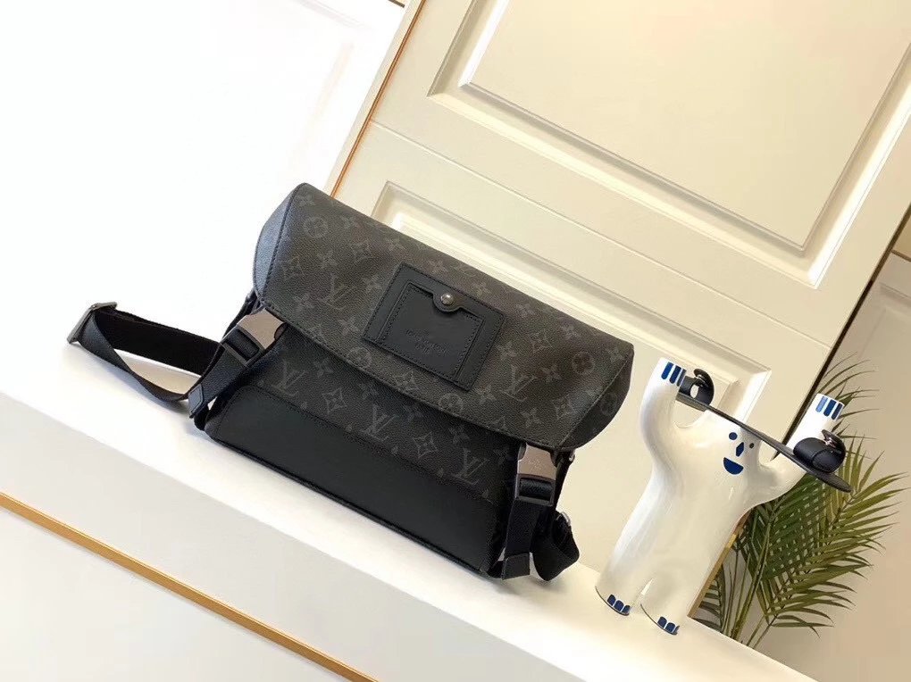 Men's Leather Messenger Bag