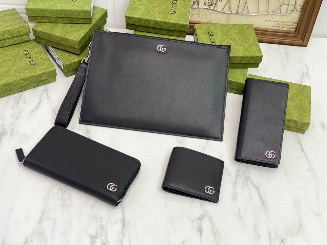Gucci Leather Long Wallet Zipper Clutch