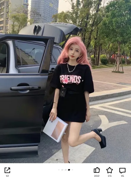 Versace V Logo Floral Print Black T-Shirt - 10