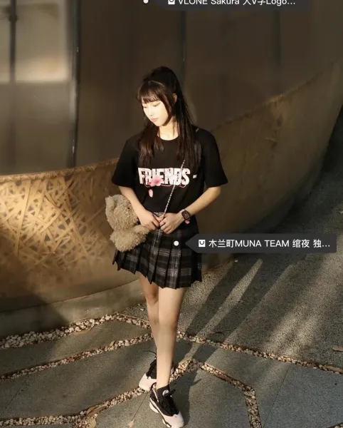 Versace V Logo Floral Print Black T-Shirt - 13