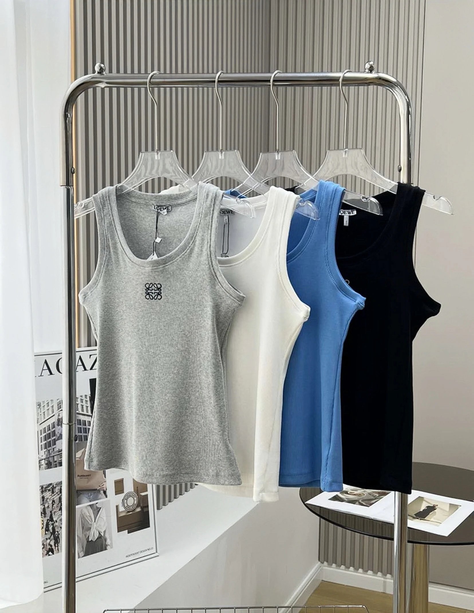 [New Long Sleeve, Short Tank Top, Hoodie] Star style embroidered logo on the chest, elastic and comfortable vest, short sleeved T-shirt as the base, slim fit and sexy, follow Yang Mi to learn how to wear L vest