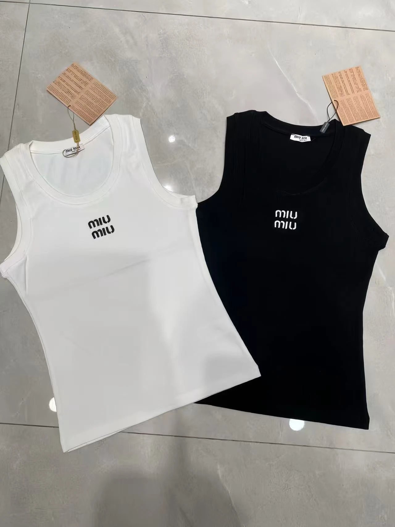 Breathing Comfort Logo Embroidered Slim-Fit Stretchy Vest Crop Top – Tight Layering Muscle Tee