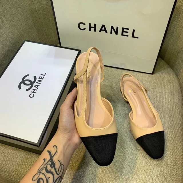 Chanel High Heels Two-tone cap-toe slingback block-heel pumps product detail image 8