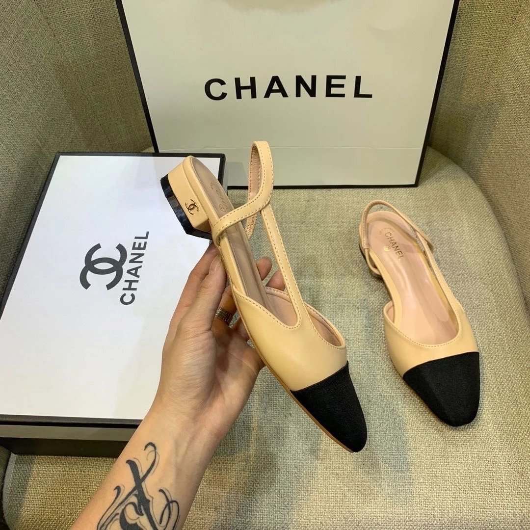 Chanel High Heels Two-tone cap-toe slingback block-heel pumps — Sandals 2.5 centimeter